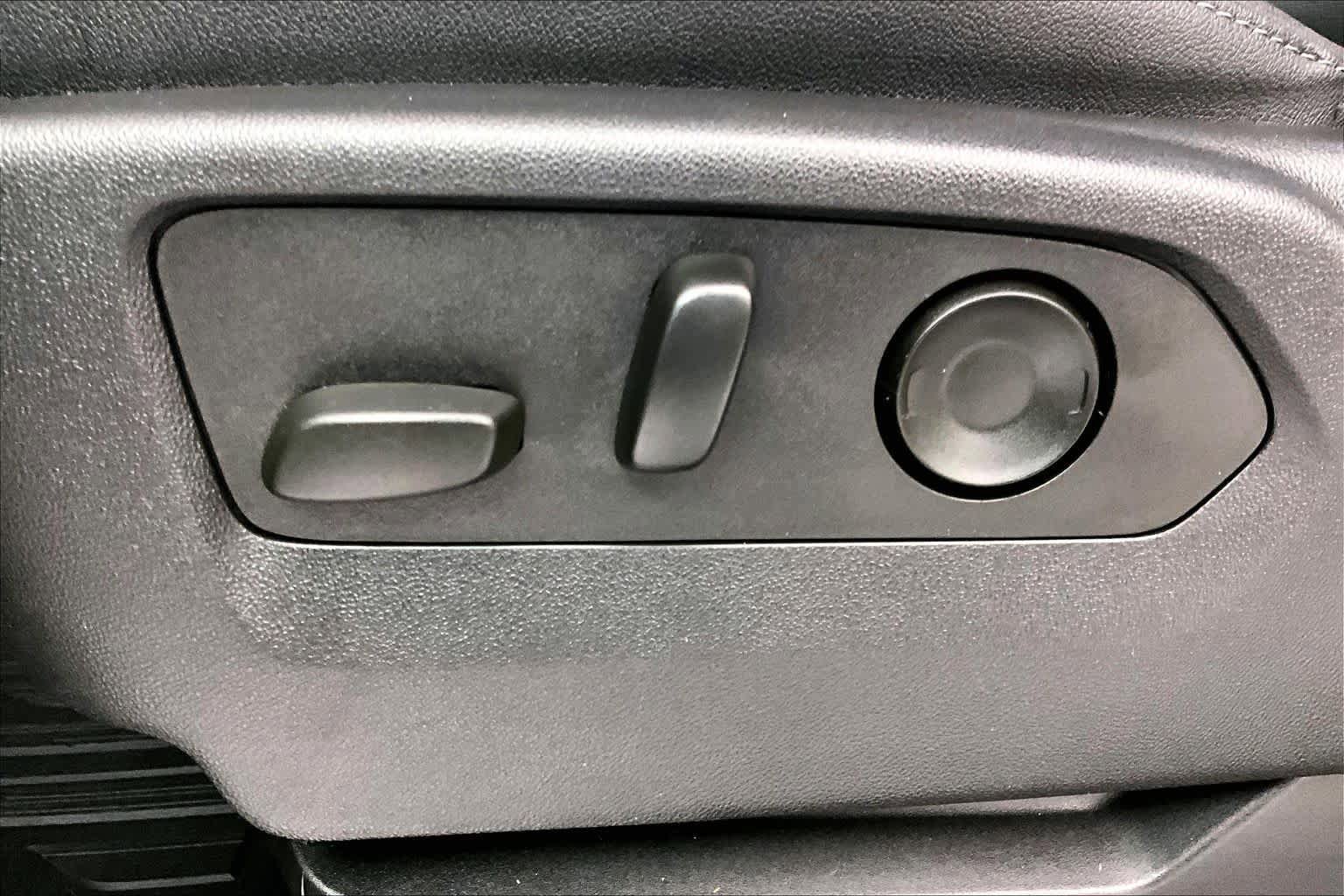 Certified 2023 GMC Sierra 1500 SLT RWD image 33