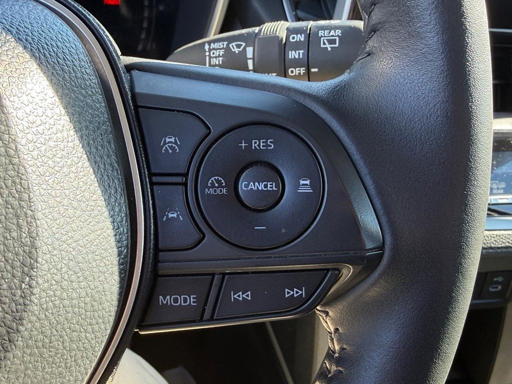 Certified 2025 Toyota Corolla Cross XLE image 18
