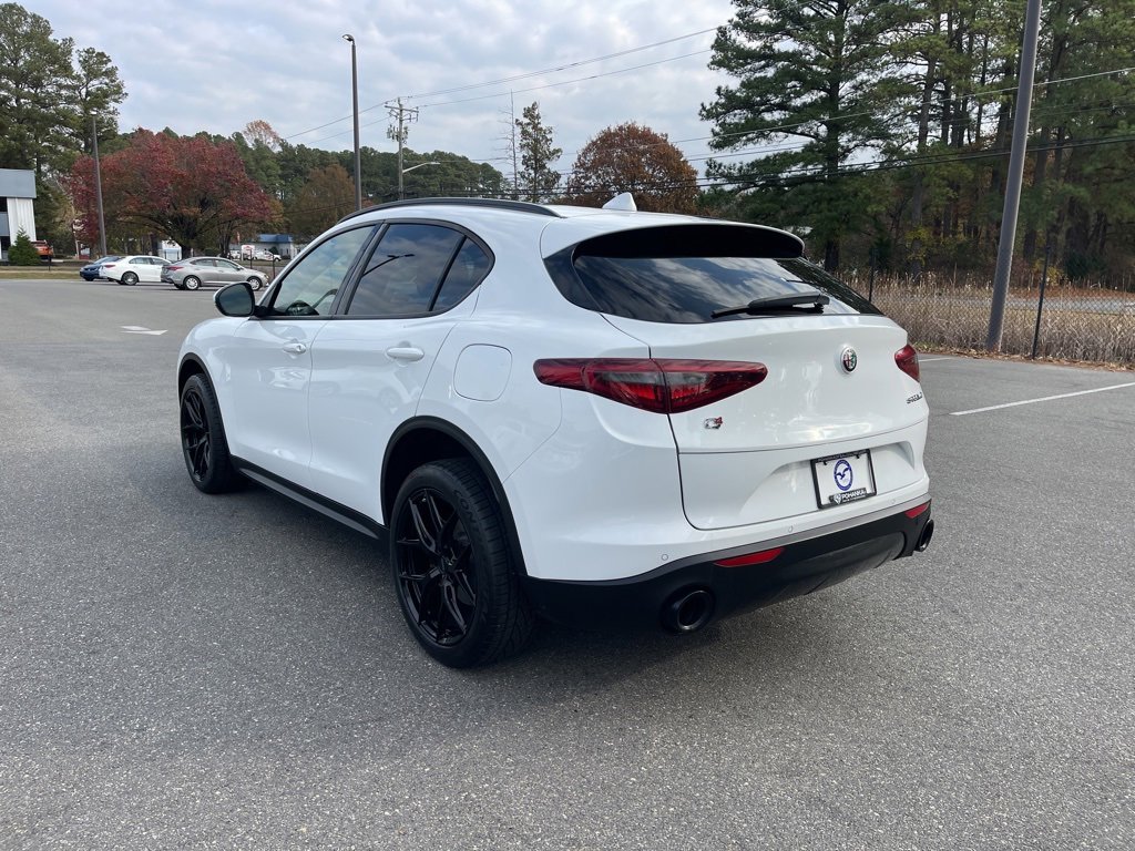 Used 2022 Alfa Romeo Stelvio Sprint image 11