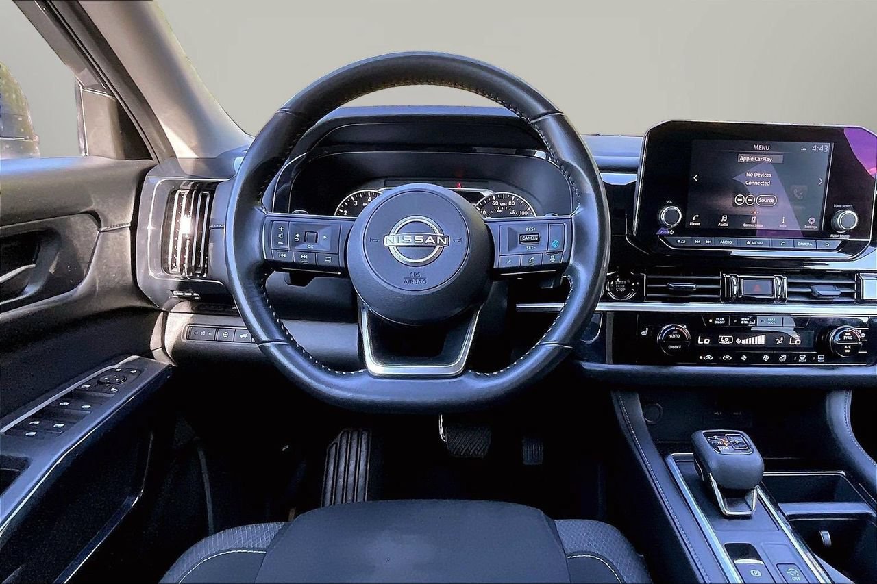 Used 2025 Nissan Pathfinder SV AWD/4WD image 11