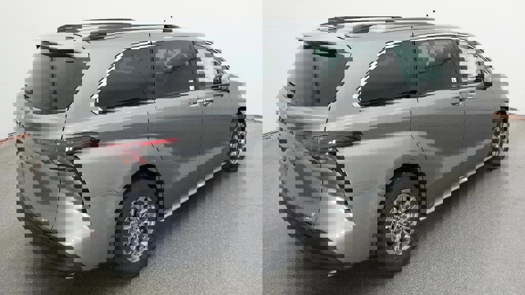 New 2026 Toyota Sienna XLE image 4