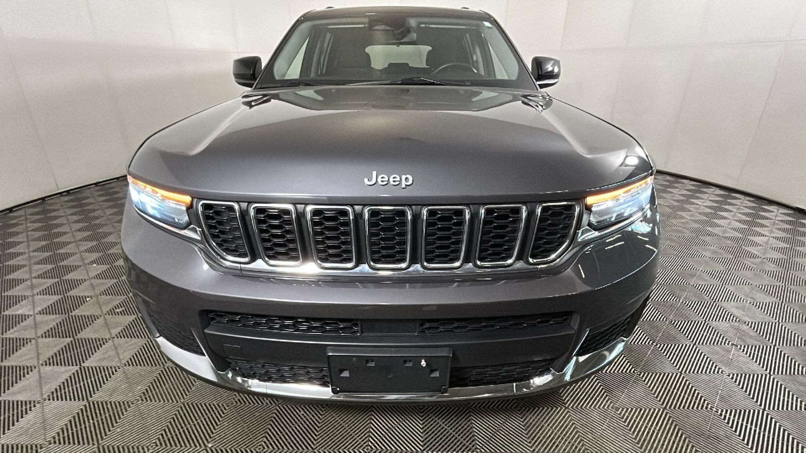 Used 2021 Jeep Grand Cherokee L Laredo w/ Luxury Tech Group I AWD/4WD image 9