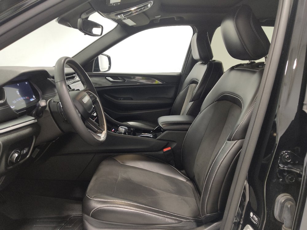 Used 2023 Jeep Grand Cherokee Altitude AWD/4WD image 17