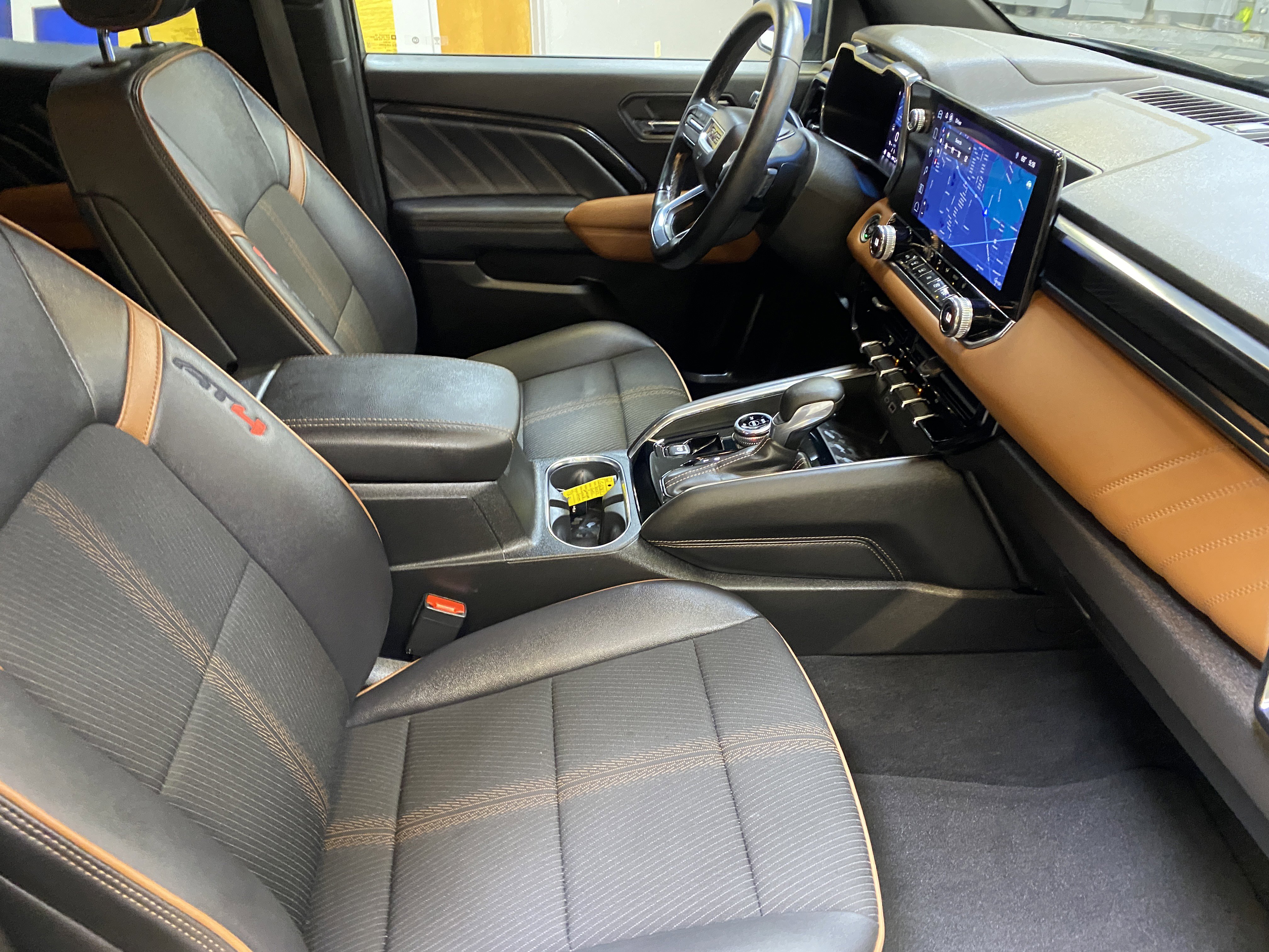 Used 2024 GMC Canyon AT4 image 24