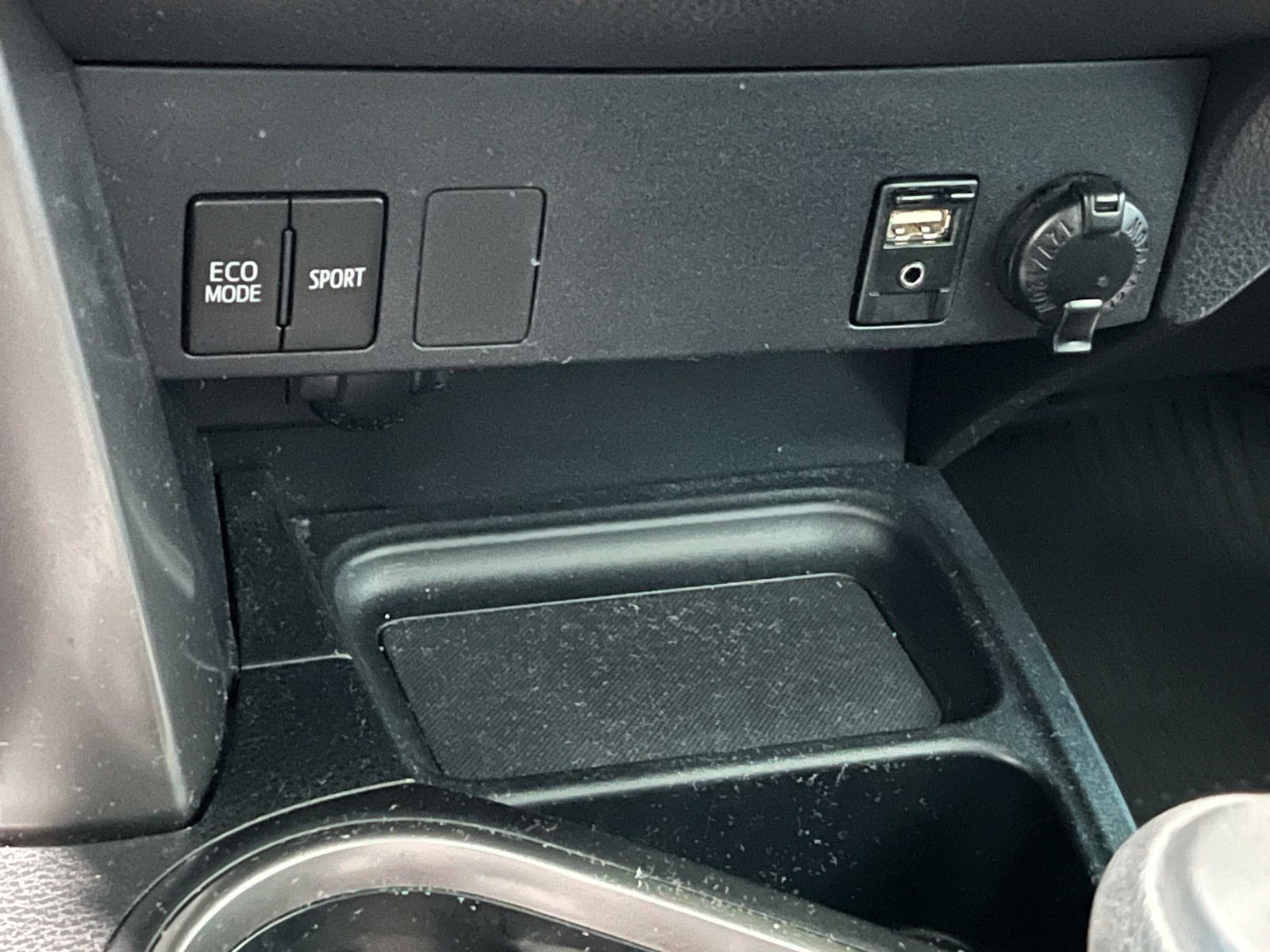 Used 2017 Toyota RAV4 LE w/ All Weather Liner Package AWD/4WD image 23