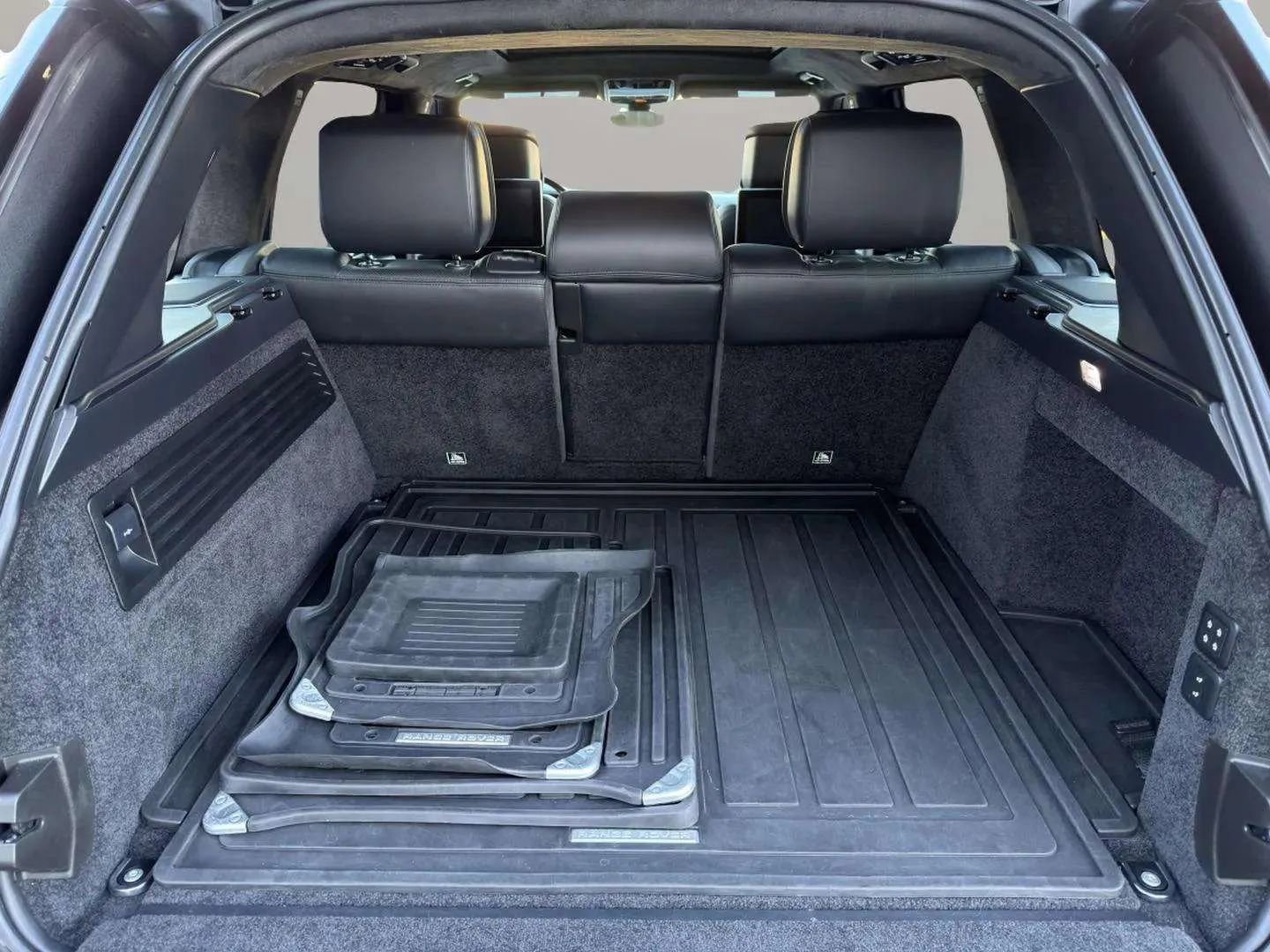 Used 2021 Land Rover Range Rover P525 Westminster Edition LWB image 12