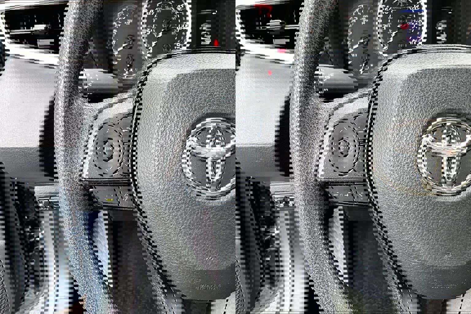 Used 2022 Toyota Corolla LE w/ Body Protection Package (TMS) image 23