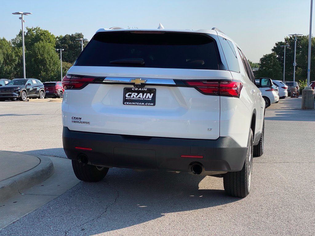 Used 2023 Chevrolet Traverse LT w/ Rear Camera Mirror Package FWD image 8
