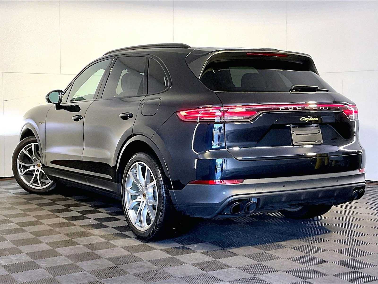 Certified 2023 Porsche Cayenne AWD/4WD image 3