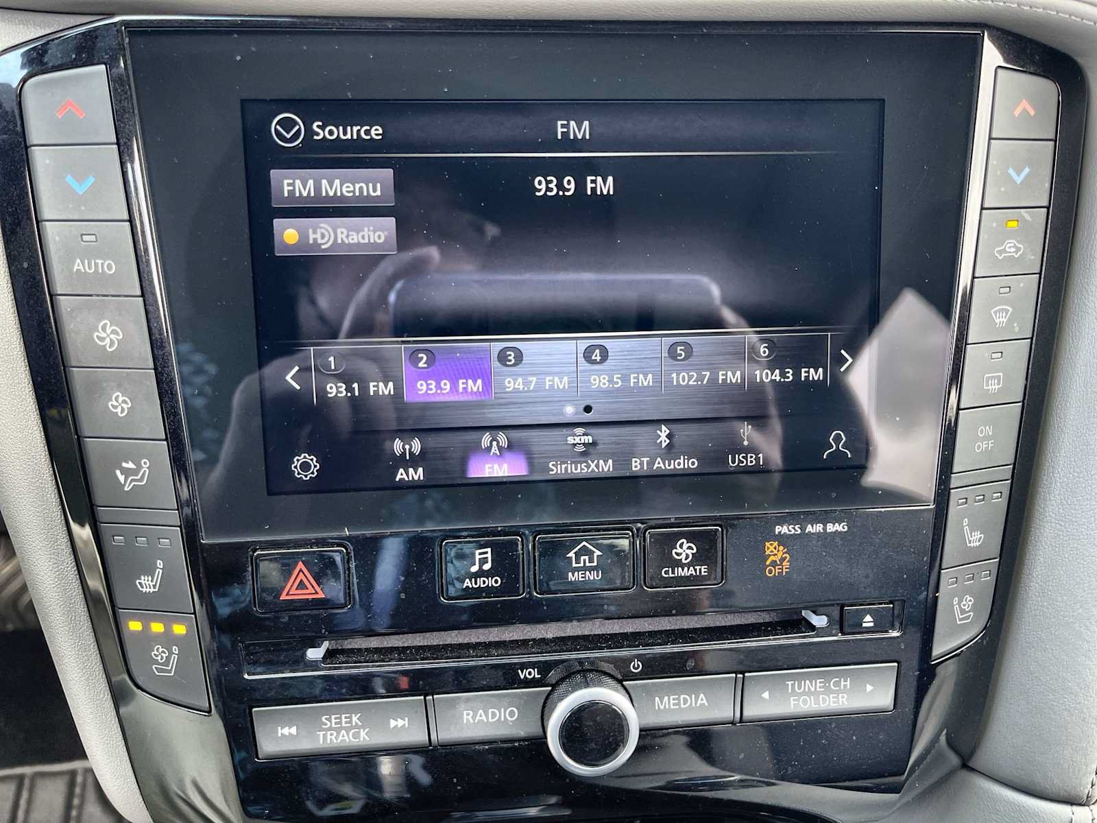 Used 2023 INFINITI QX50 Sensory w/ Accent Package FWD image 12