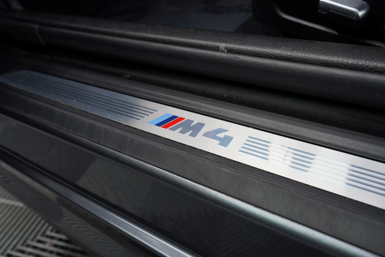 Used 2020 BMW M4 Convertible w/ Executive Package image 18