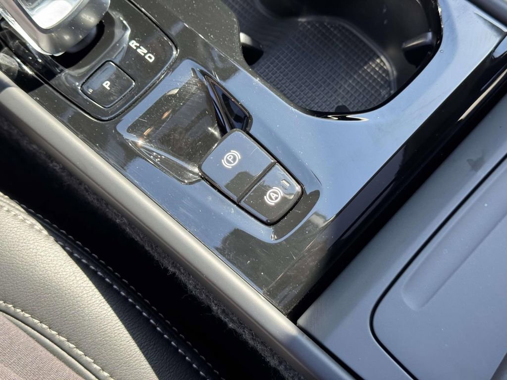 Certified 2026 Volvo XC40 B5 Plus w/ Climate Package image 29