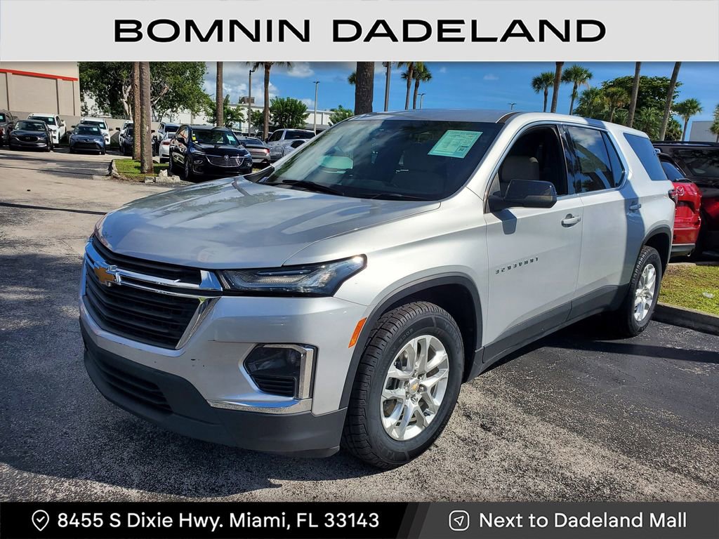 Used 2022 Chevrolet Traverse LS image 2