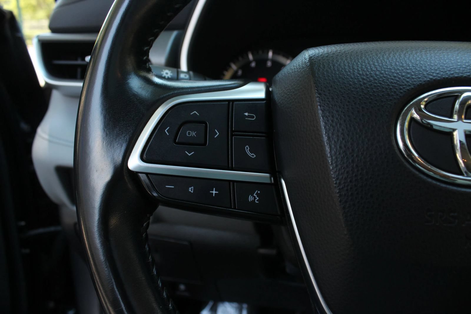 Used 2021 Toyota Highlander XLE AWD/4WD image 30