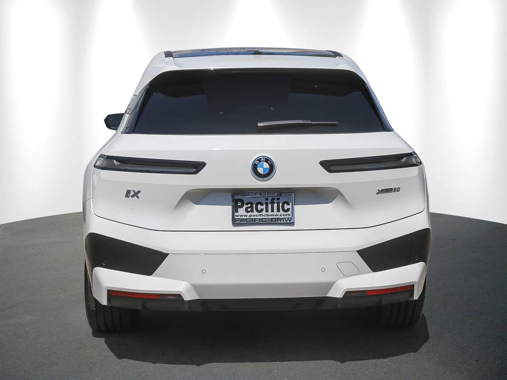 Certified 2023 BMW iX xDrive50 w/ Premium Package AWD/4WD image 5