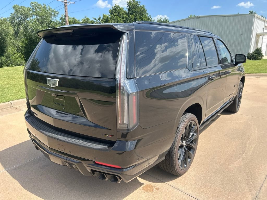 Used 2025 Cadillac Escalade ESV V w/ LPO, ONYX Package AWD/4WD image 5