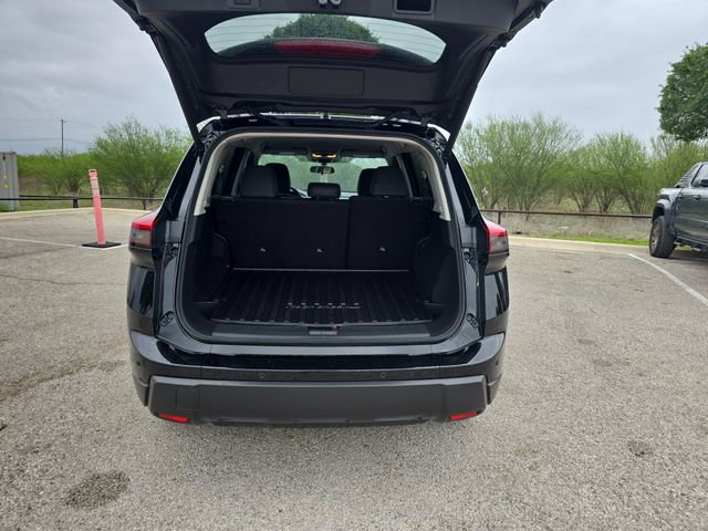 Used 2025 Nissan Rogue SV image 12