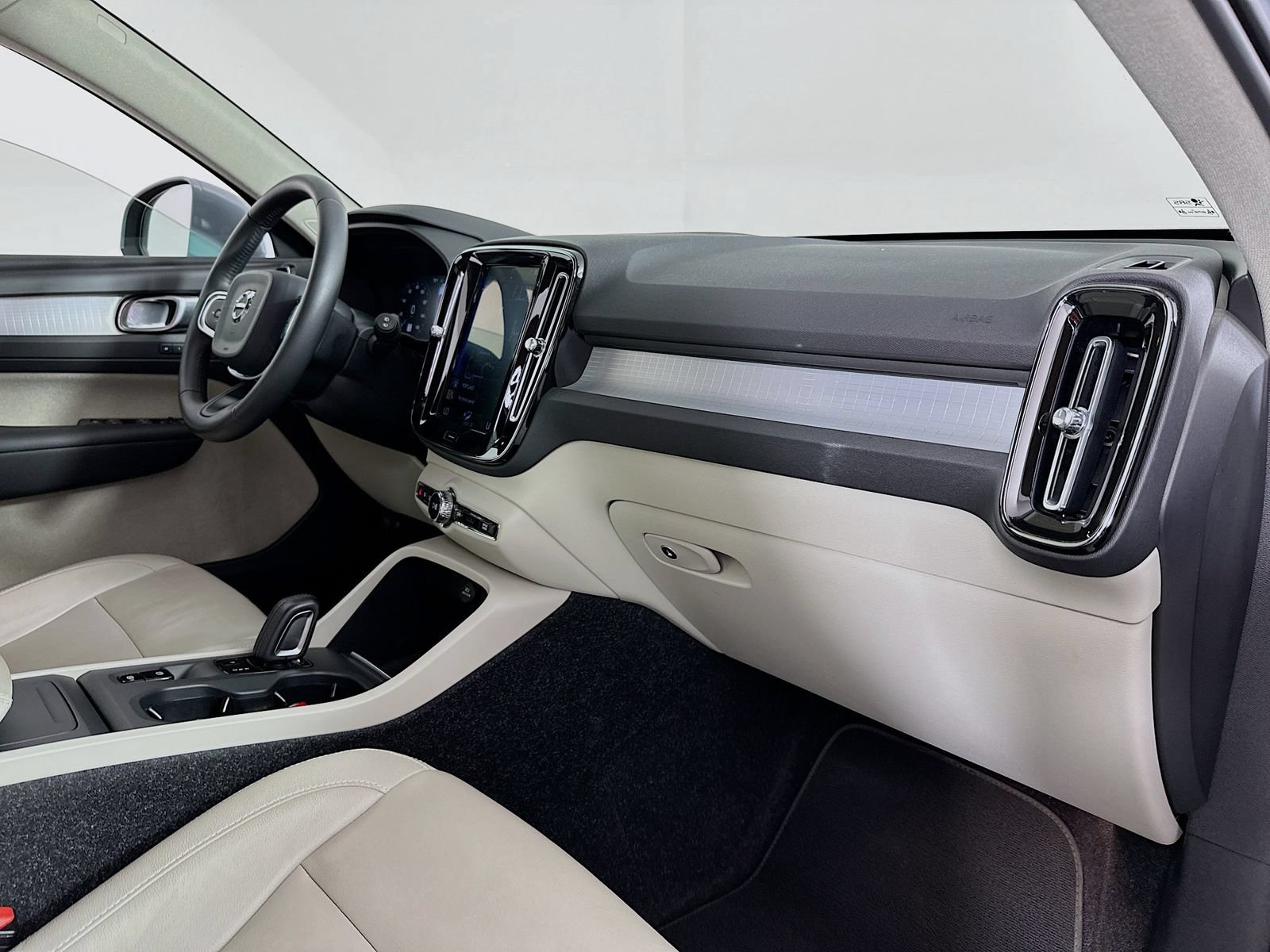 Used 2019 Volvo XC40 T5 Momentum AWD/4WD image 29