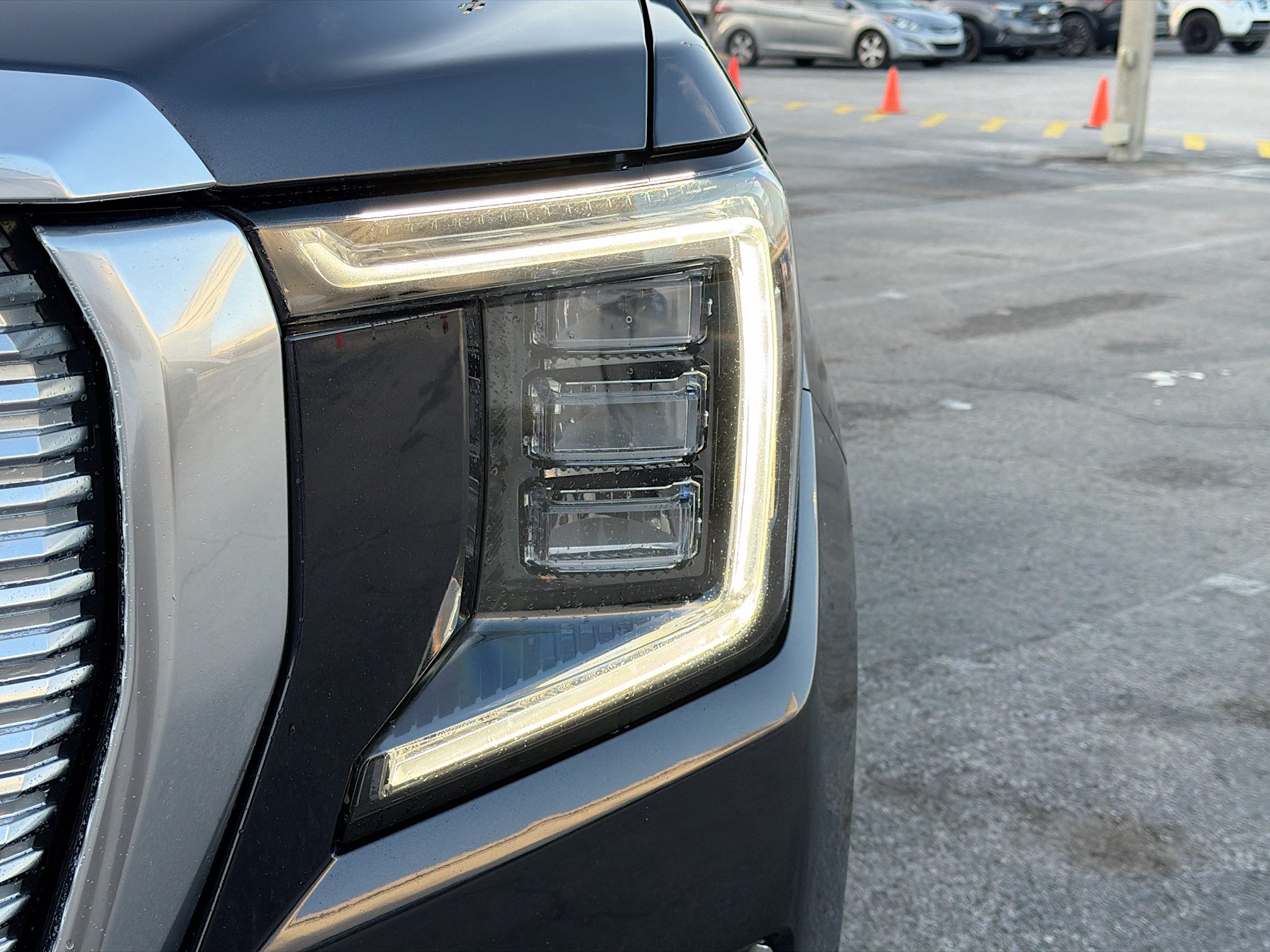 Used 2023 GMC Yukon Denali AWD/4WD image 9