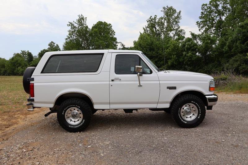 Used 1996 Ford Bronco XLT AWD/4WD image 3