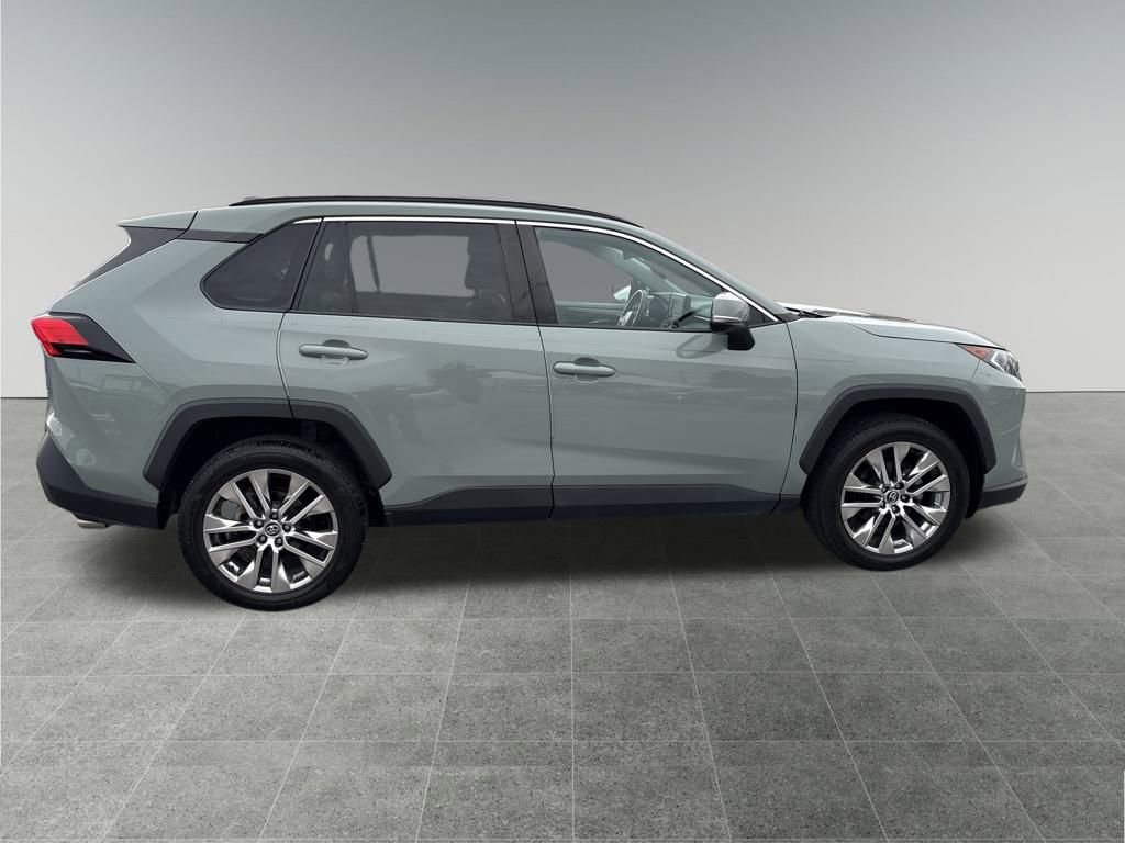 Used 2020 Toyota RAV4 XLE Premium image 6