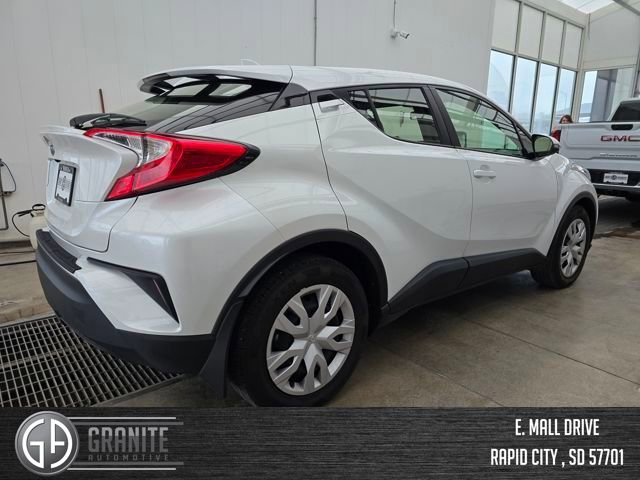 Used 2022 Toyota C-HR XLE image 5
