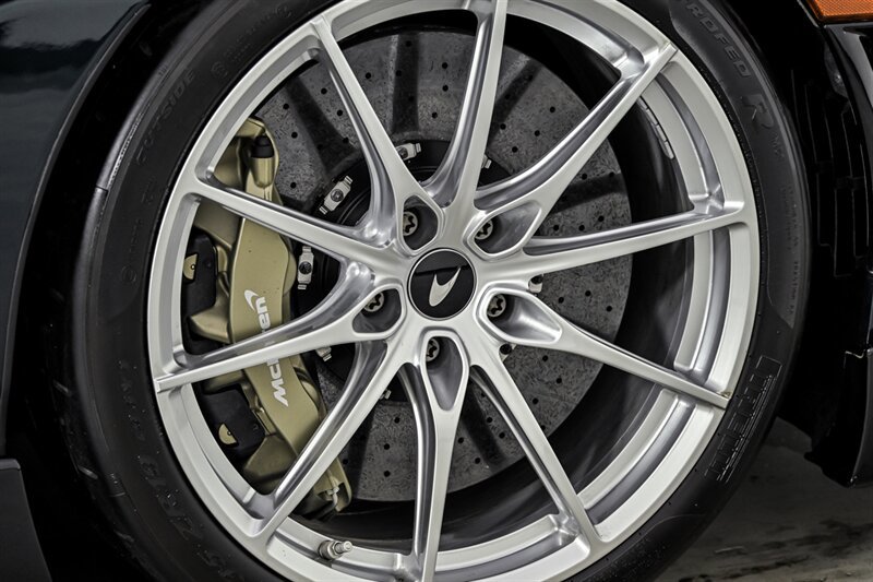 Used 2022 McLaren 765LT RWD image 21