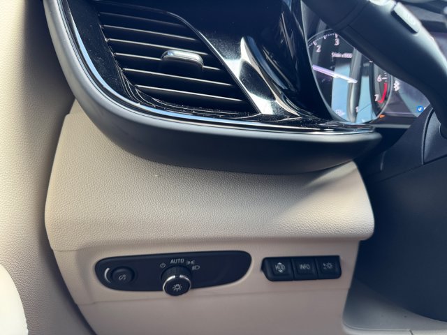 Certified 2022 Buick Envision Avenir w/ Technology Package II FWD image 19