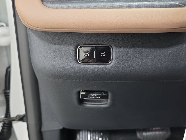New 2027 Lincoln Navigator Black Label AWD/4WD image 23
