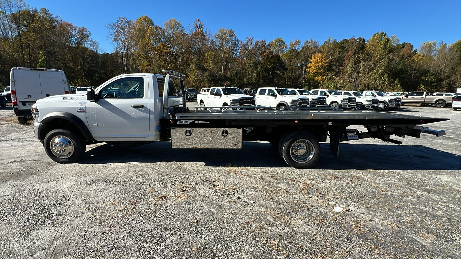 New 2025 RAM 5500 4x4 Regular Cab image 11