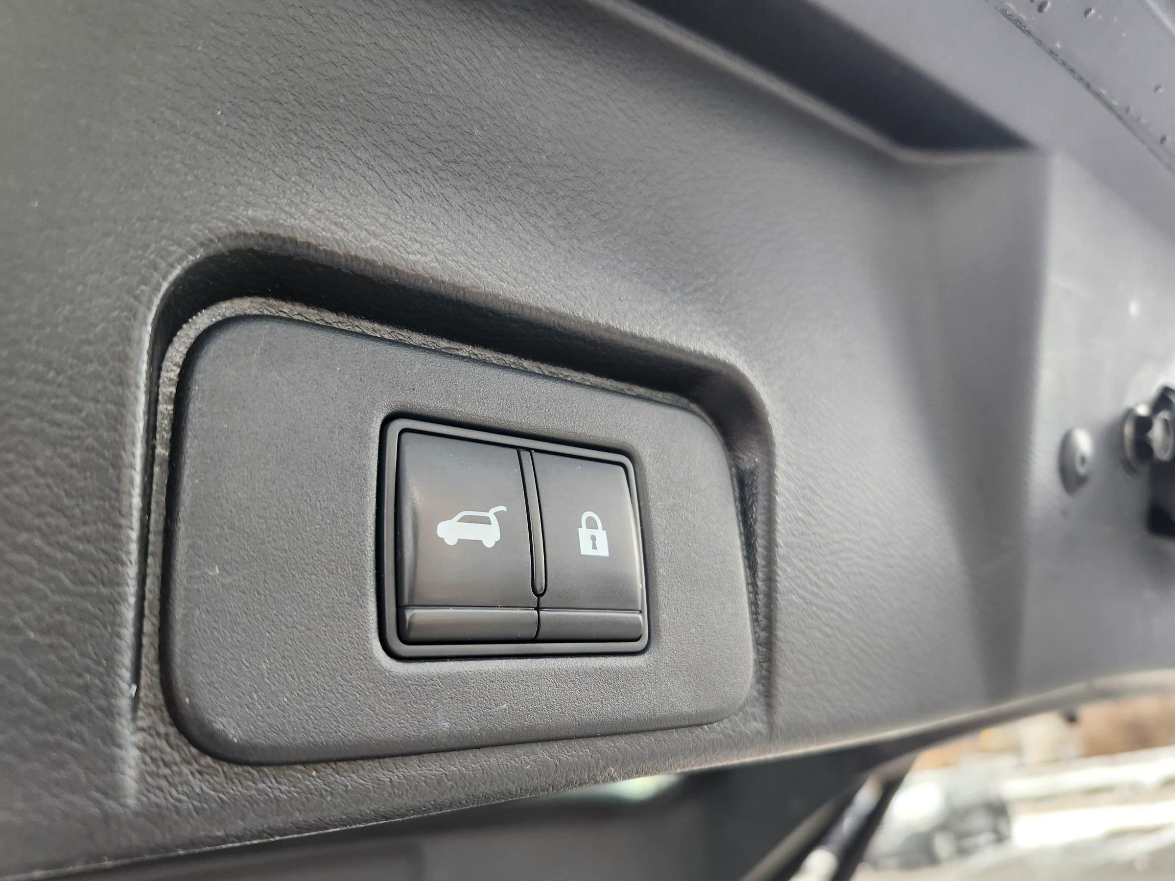 Used 2022 Nissan Rogue SV w/ SV Premium Package image 33