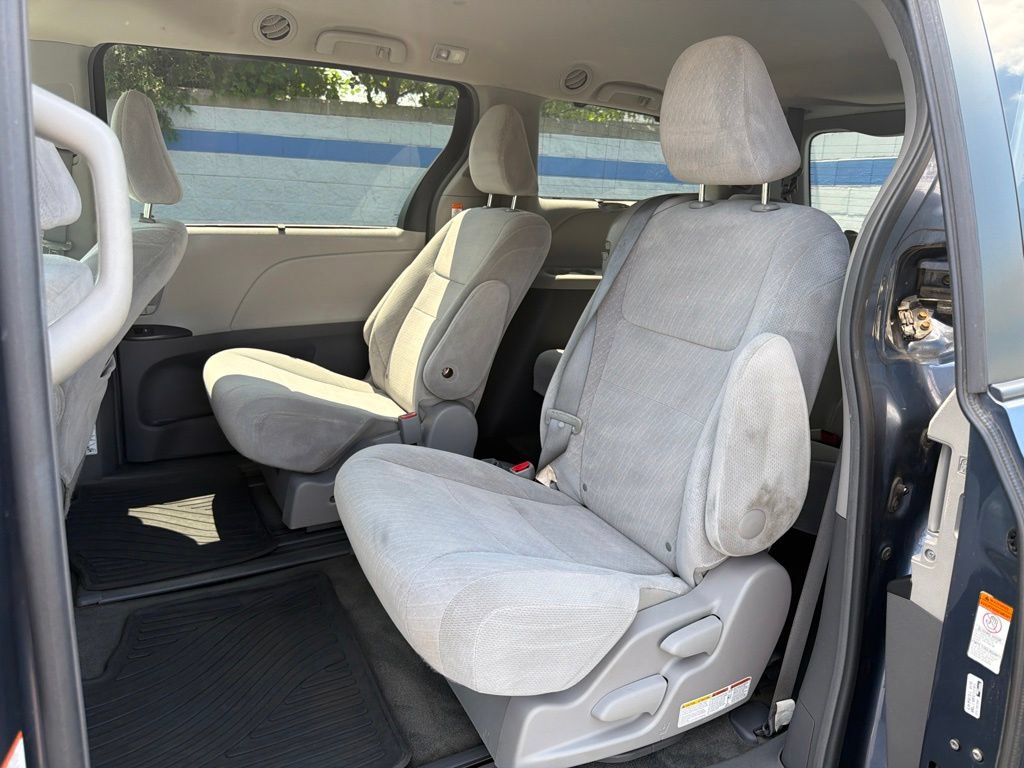 Used 2016 Toyota Sienna LE FWD image 18