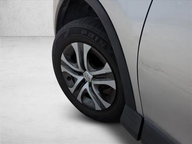 Used 2018 Toyota RAV4 LE image 10