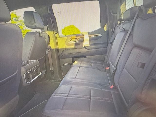 Used 2023 Chevrolet Silverado 1500 High Country w/ Technology Package AWD/4WD image 7