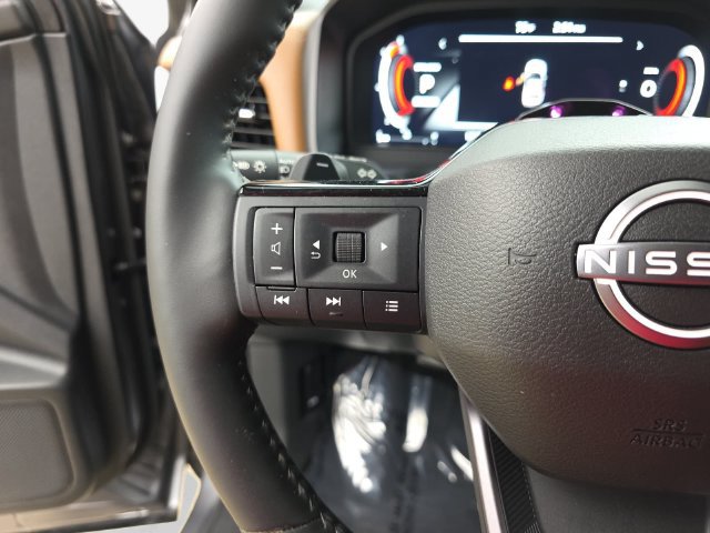 Used 2025 Nissan Rogue Platinum w/ Tech Package FWD image 17