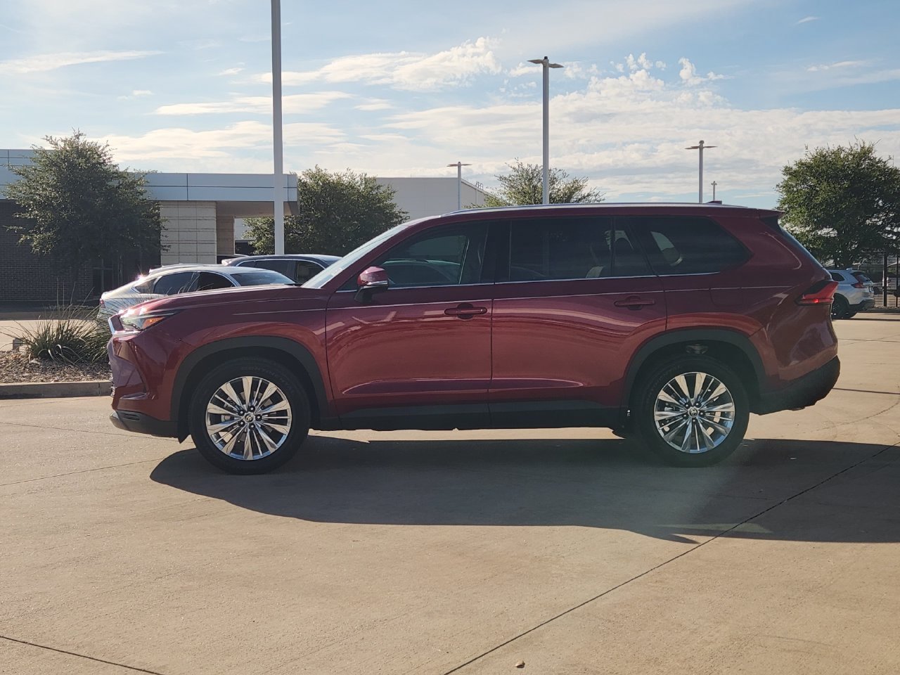 Used 2024 Toyota Grand Highlander AWD image 4