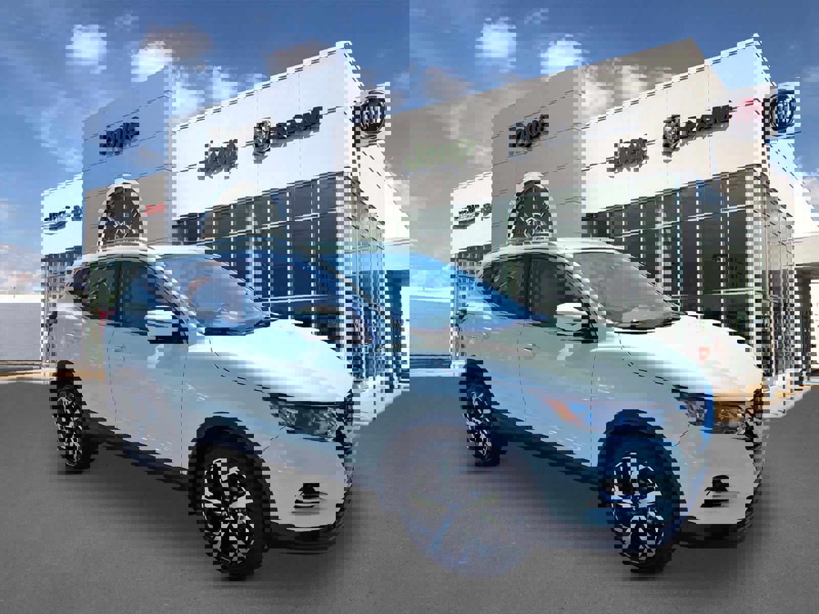 Used 2022 Nissan Rogue Sport SL image 1