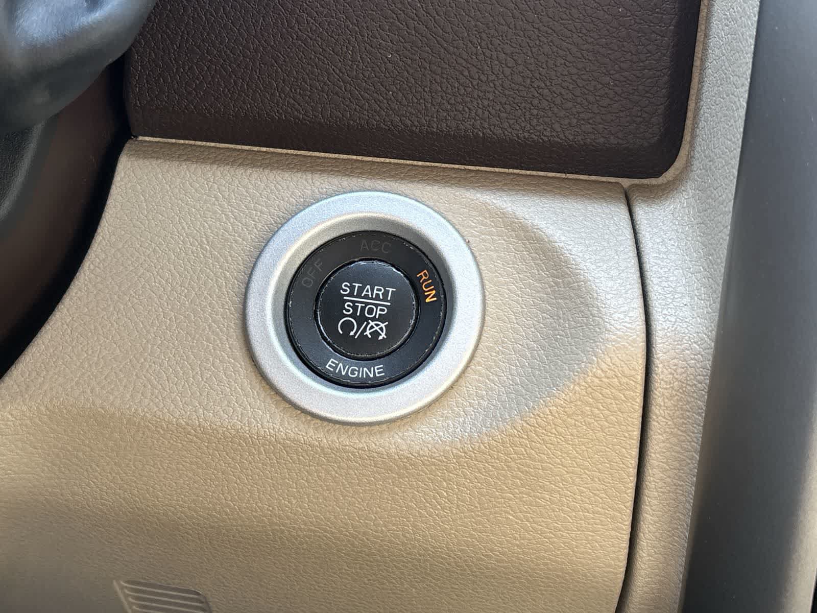 Used 2014 RAM 3500 Laramie w/ Convenience Group AWD/4WD image 17