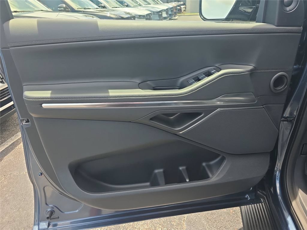 New 2027 Lincoln Navigator Premiere RWD image 16