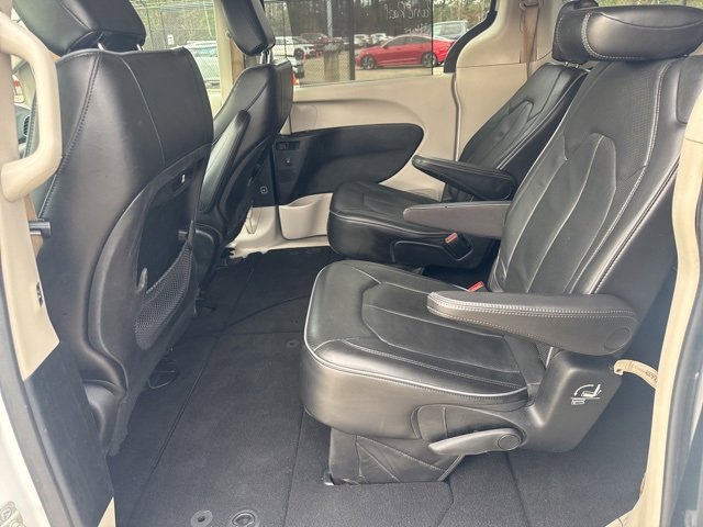 Used 2018 Chrysler Pacifica Limited image 14