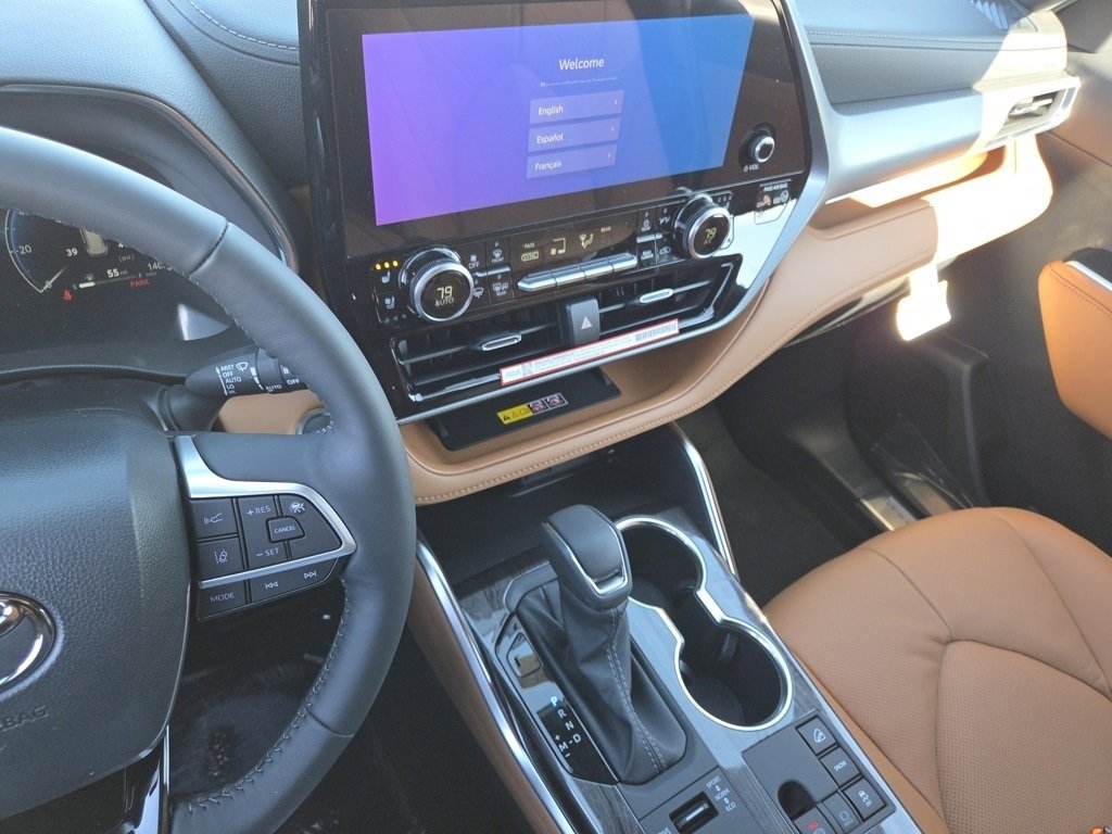 New 2026 Toyota Highlander Platinum image 35