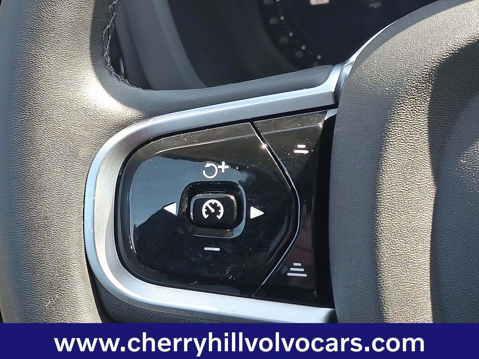 Certified 2025 Volvo XC60 B5 Plus image 23