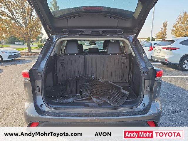 Used 2022 Toyota Highlander XLE AWD/4WD image 12
