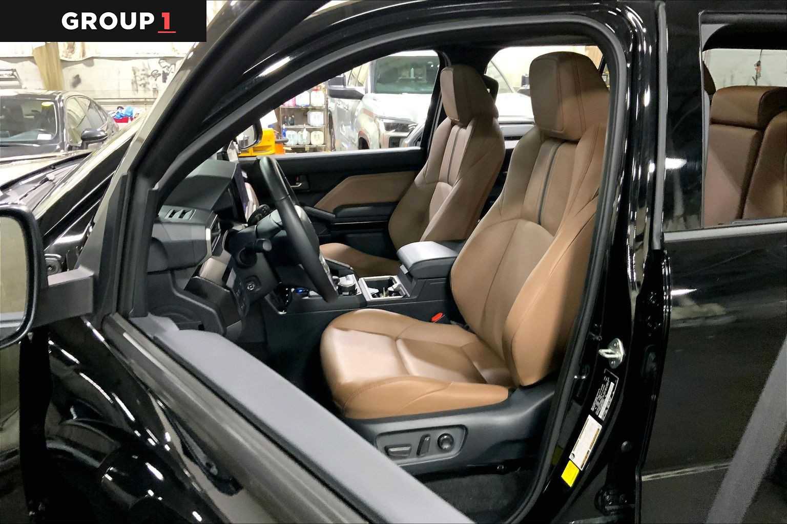 Used 2025 Toyota 4Runner Limited AWD/4WD image 8