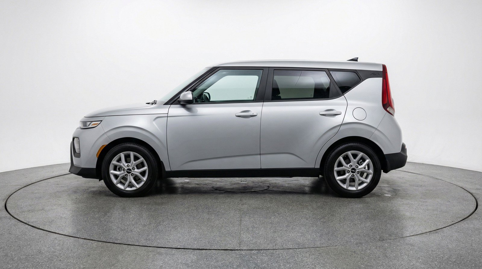 Used 2025 Kia Soul LX w/ LX Technology Package FWD image 5