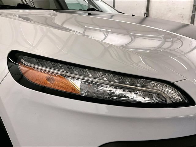 Used 2015 Jeep Cherokee Trailhawk w/ Leather Interior Group AWD/4WD image 28