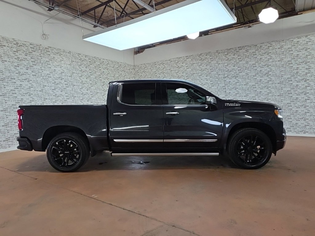 Used 2023 Chevrolet Silverado 1500 High Country w/ Technology Package image 8