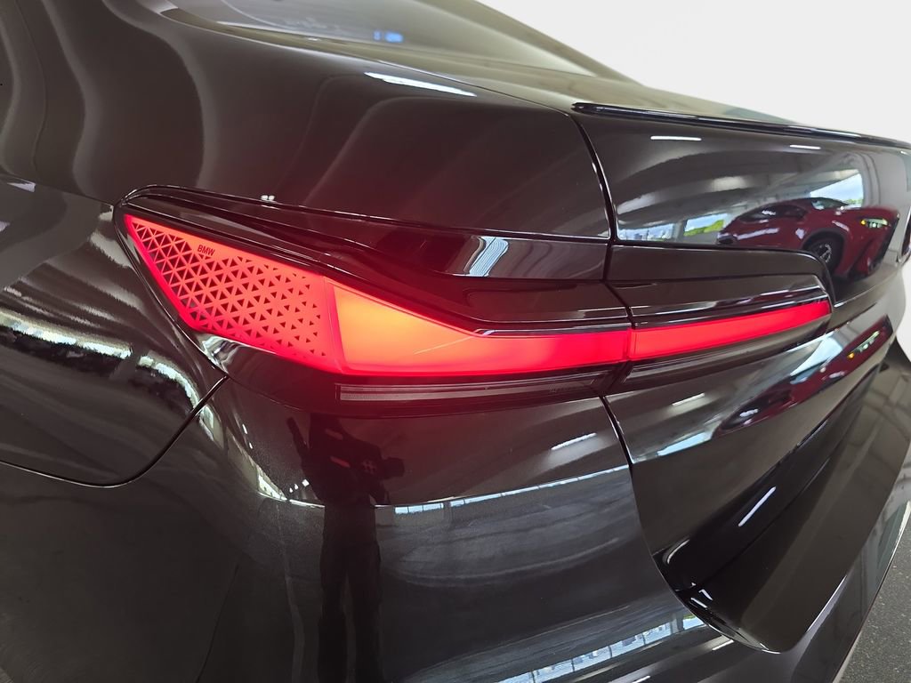 Used 2023 BMW 740i w/ Parking Assistance Package image 33