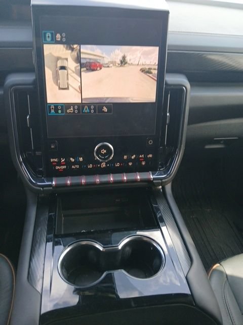 Used 2025 GMC Yukon AT4 w/ AT4 Premium Package AWD/4WD image 22