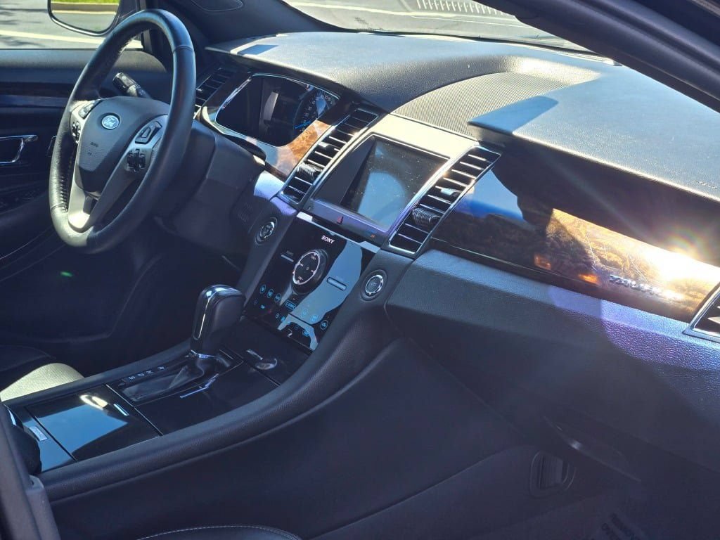 Used 2019 Ford Taurus Limited AWD/4WD image 9